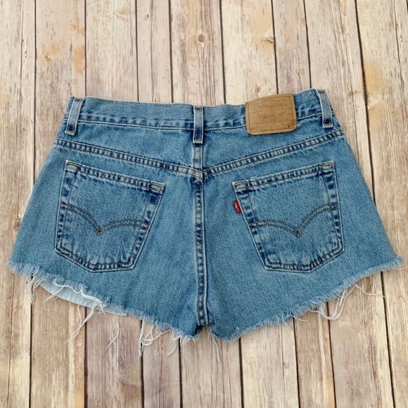 Levi’s | Cutoff Distressed denim Jean Shorts. - Picture 3 of 6